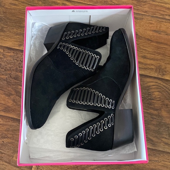 NIB Vince Camuto suede boots black 7.5 - Picture 1 of 9